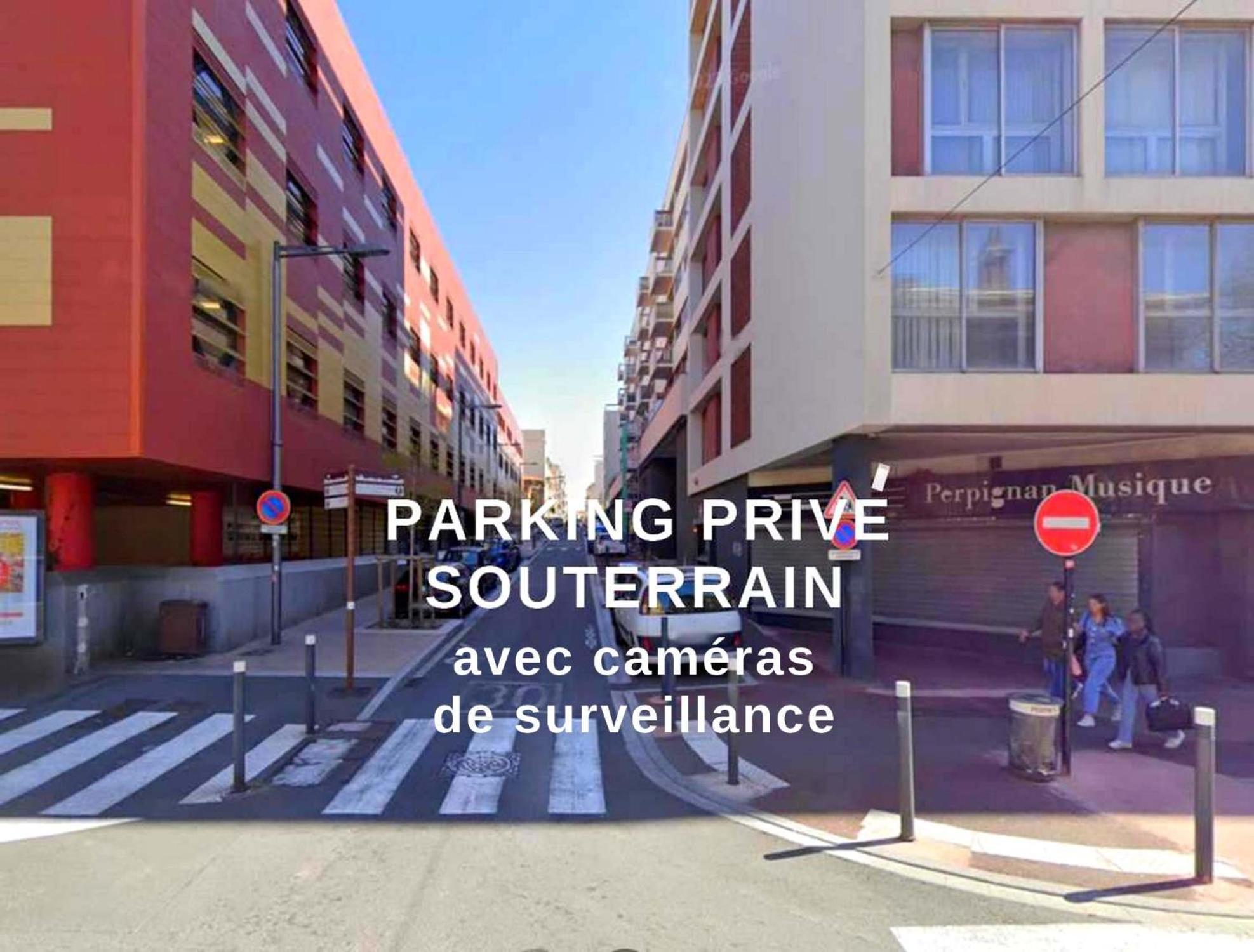Appartement Sejour Avec Petit-dejeuner A La Demande Et Piscine A 20 Minutes De L'espagne A Le Palace Climatise *